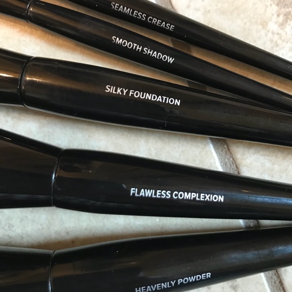 IT Brush Set from Ulta 5 piece - Picture 4 of 8